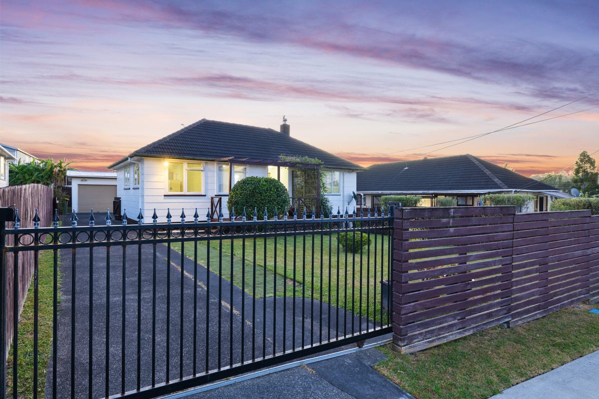 82 Kelman Road, Kelston, Auckland - Carousel 2