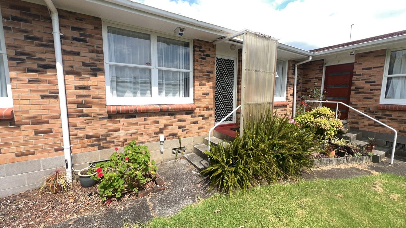 4/58 Taylors Road, St Lukes, Auckland - Carousel 1