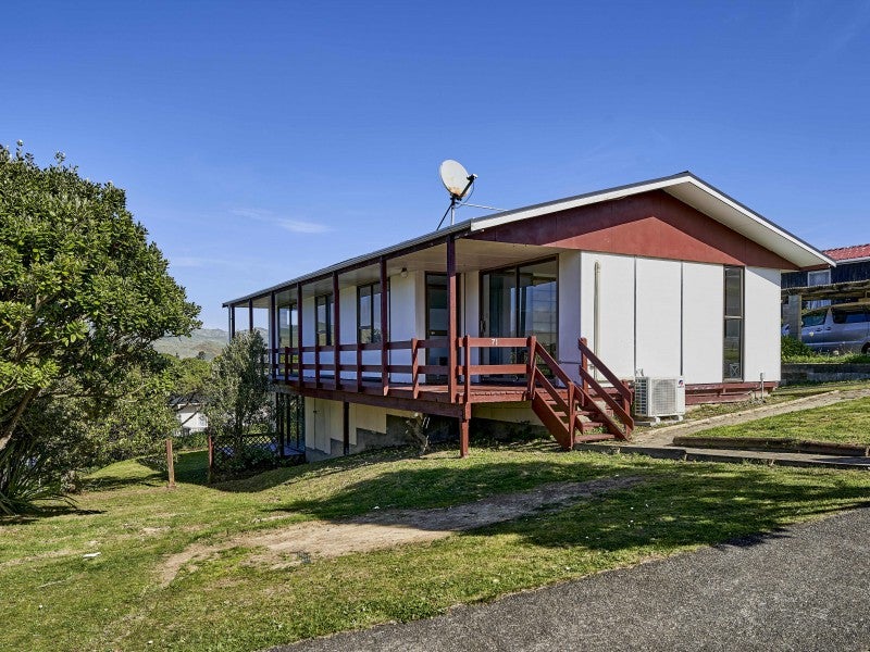 71 Conclusion Street, Ascot Park, Porirua - Carousel 1