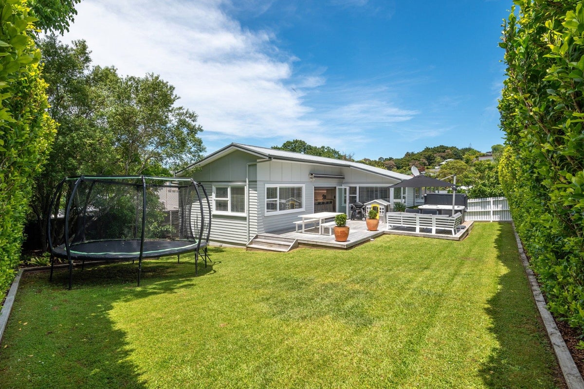 3 Philip Place, Hillcrest, Auckland - Carousel 2