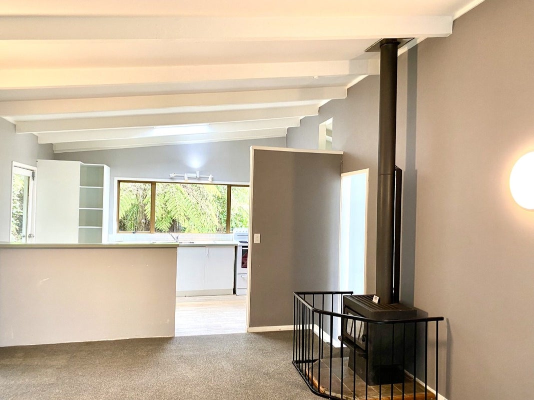 31 Elliston Crescent, Stanmore Bay, Whangaparaoa - Carousel 2