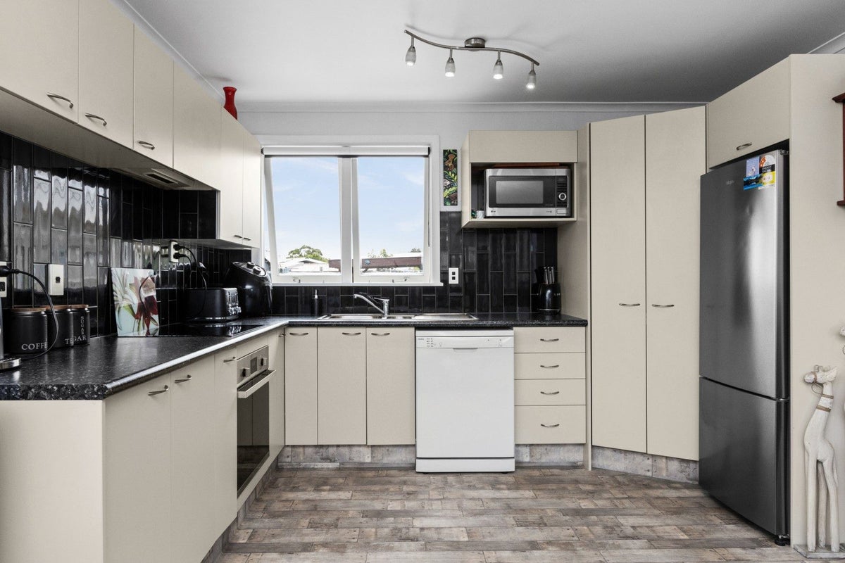 59 Harold Holt Avenue, Onekawa, Napier - Carousel 2