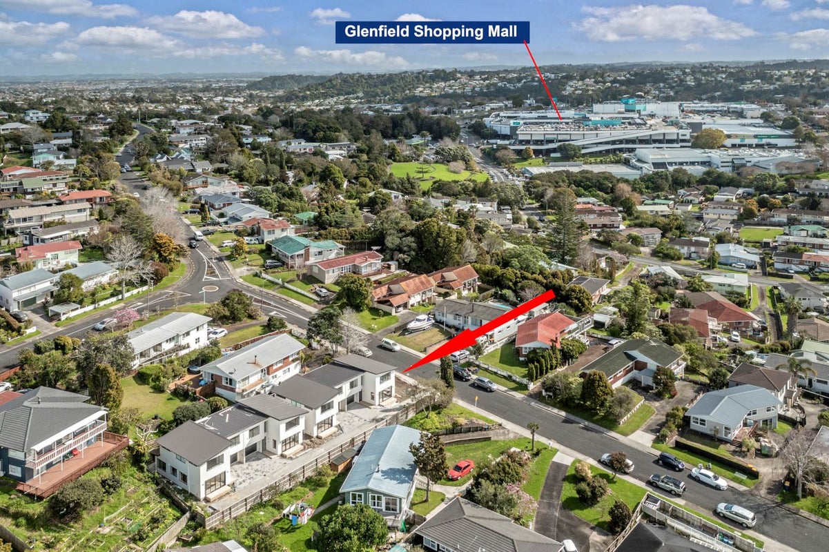 4 Marlborough Avenue, Glenfield, Auckland - Carousel 1