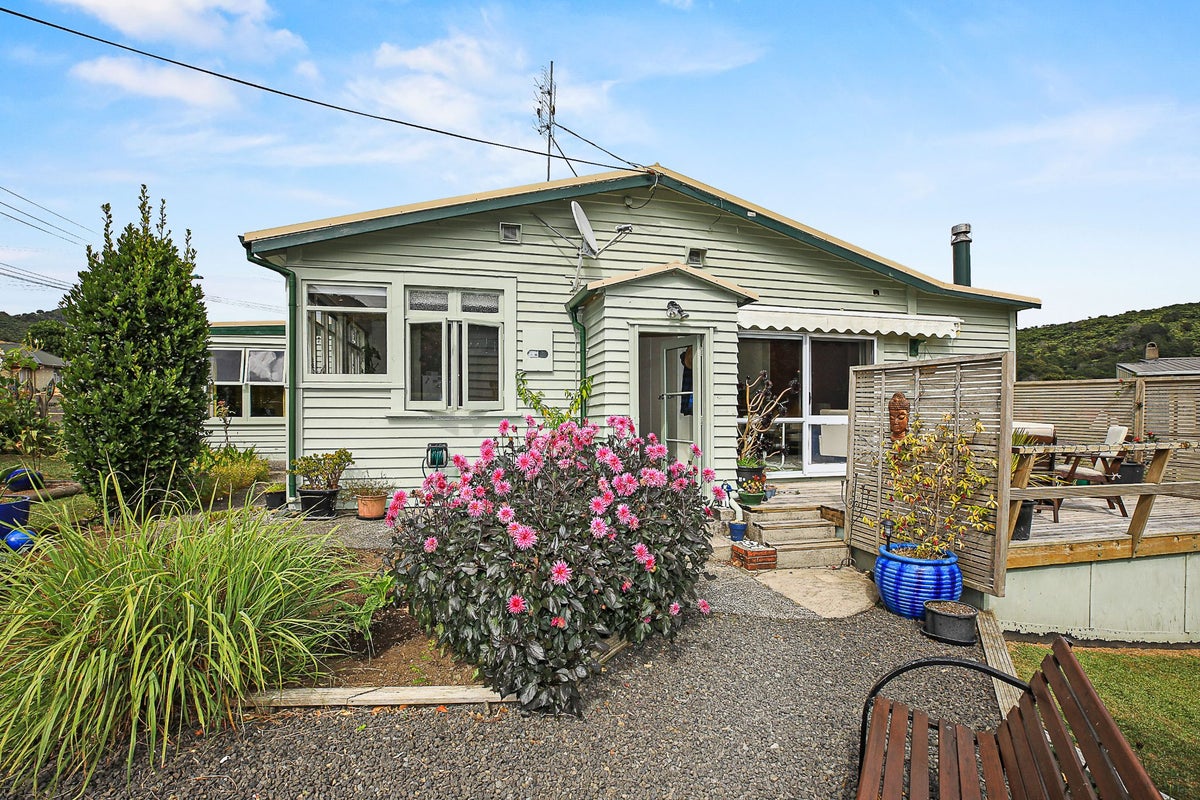 16 Victoria Street, Karangahake - Carousel 1
