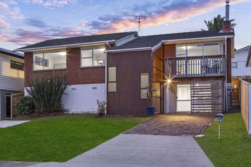 1A Mowbray Place, Sunnynook, Auckland - Carousel 1