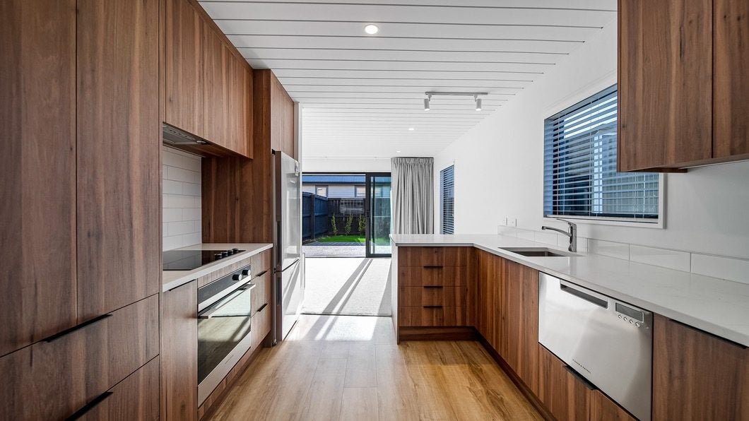 8D Champion Street, Edgeware, Christchurch - Carousel 2