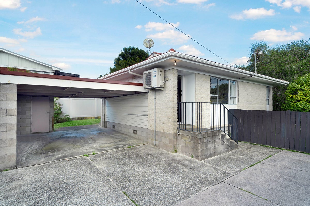 1/28 Taipari Road, Te Atatu Peninsula, Auckland - Carousel 1
