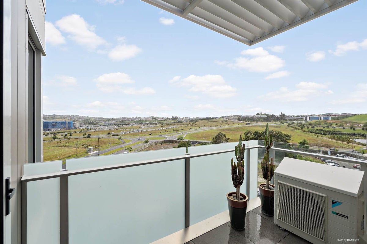 602/1 Rose Garden Lane, Albany, Auckland - Carousel 2