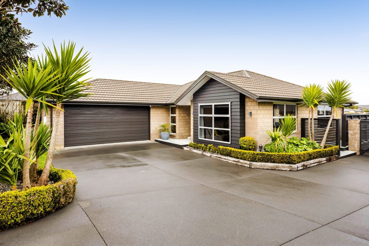 16 Jules Crescent, Bell Block, New Plymouth - Carousel 1