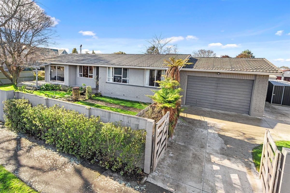 1 Tracy Place, Redwood, Christchurch - Carousel 1