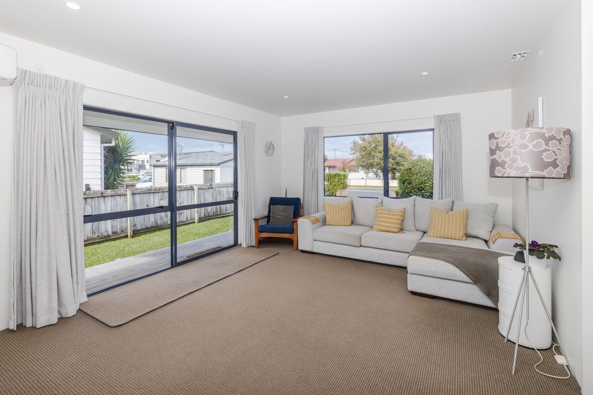 354 Kahikatea Drive, Dinsdale, Hamilton - Carousel 2