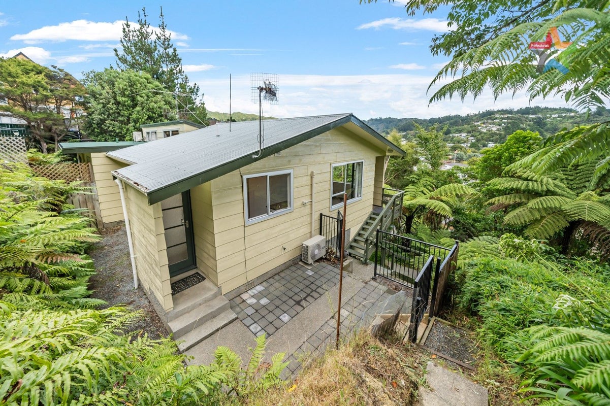 2/15 Glen Road, Stokes Valley, Lower Hutt - Carousel 1