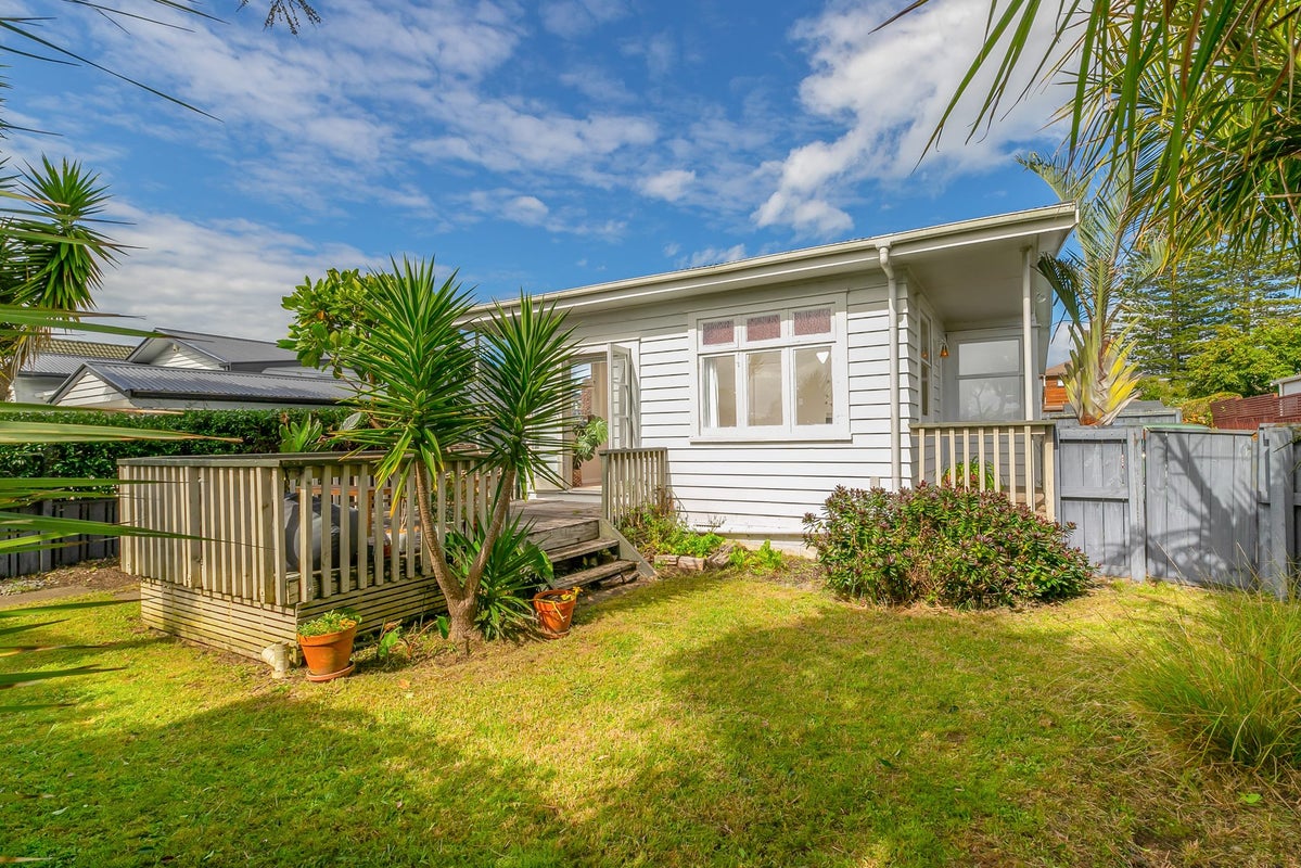 168A Point Chevalier Road, Point Chevalier, Auckland - Carousel 1