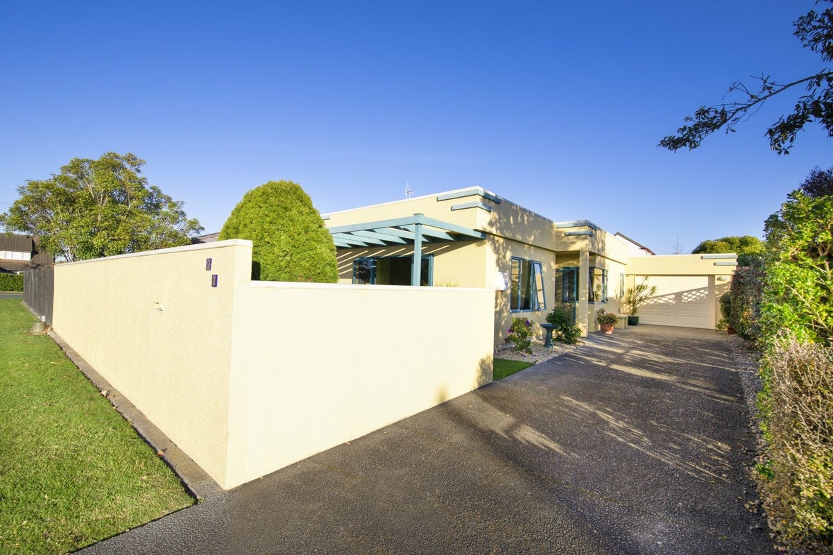 2A Cambridge Terrace, Taradale, Napier, Hawke's Bay - Carousel 2