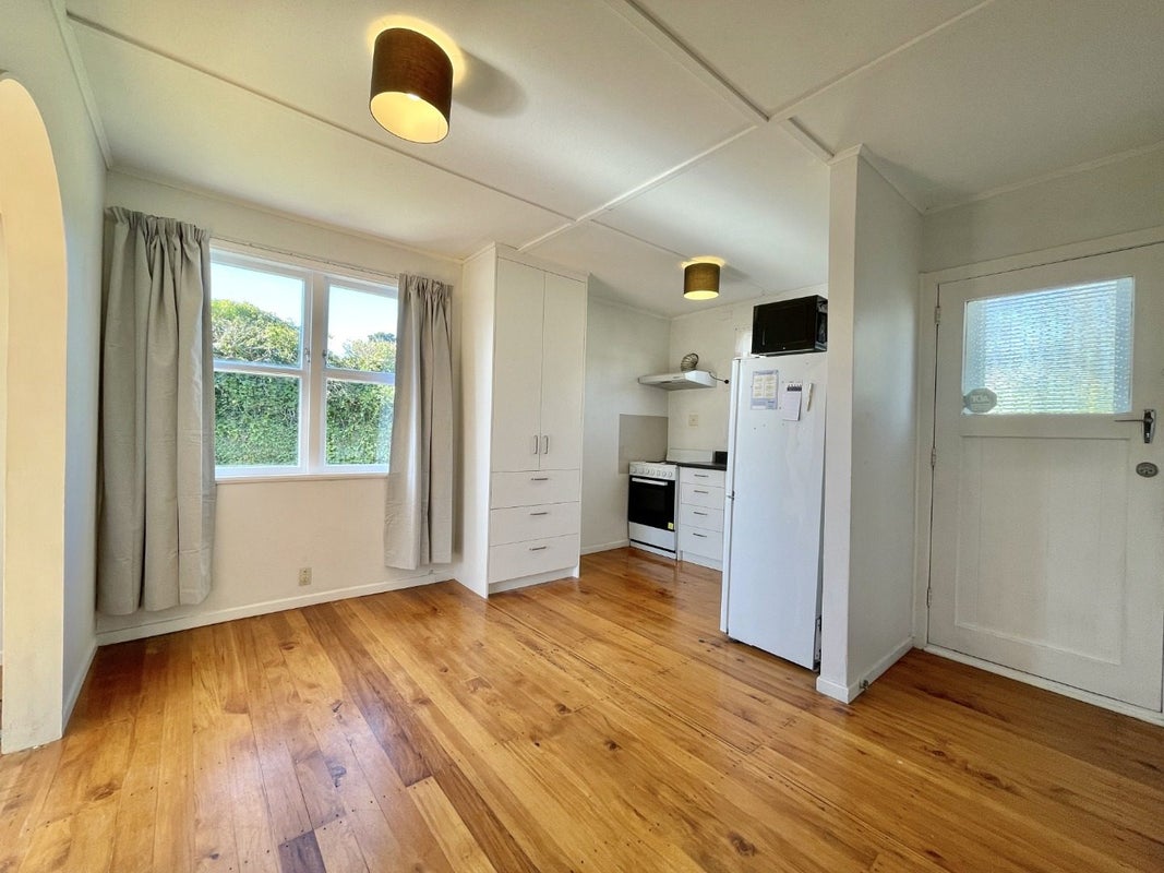 12B KONINI ST , Wainuiomata, WAINUIOMATA - Carousel 2