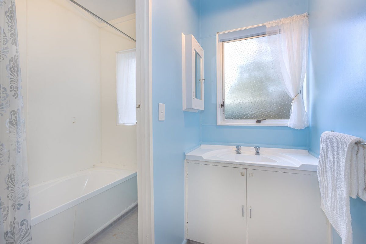 1 Ian Place, Bishopdale, Christchurch - Carousel 13