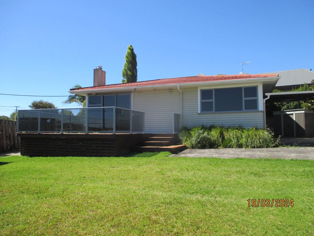 77 Mcleod Road, Te Atatu South, Auckland - Carousel 1