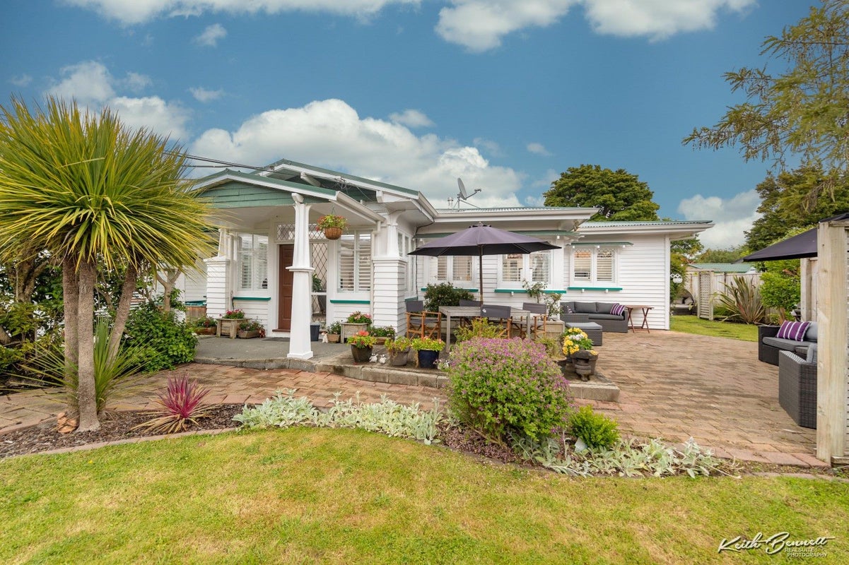 48 Ararino Street, Trentham, Upper Hutt - Carousel 1