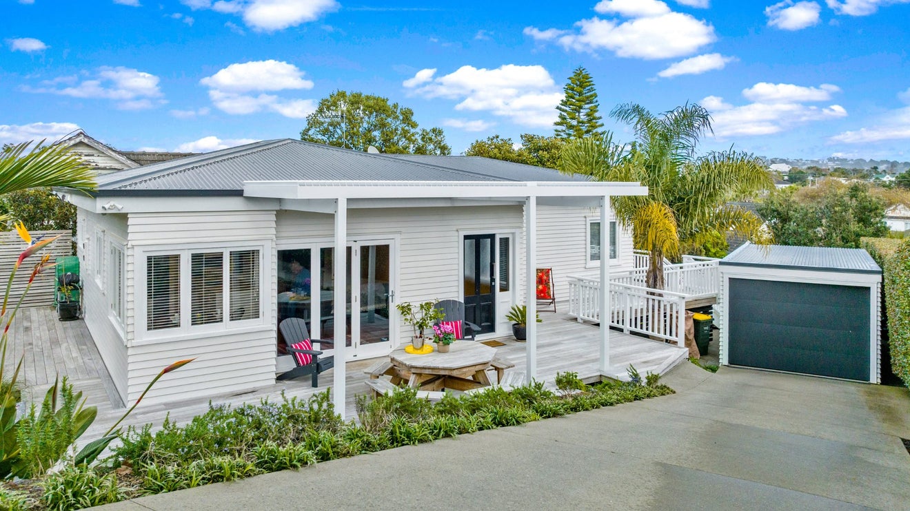 14 Waimana Avenue, Northcote Point, Auckland - Carousel 1