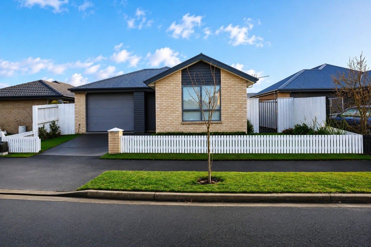 6 Strone Close, Broomfield, Christchurch - Carousel 1