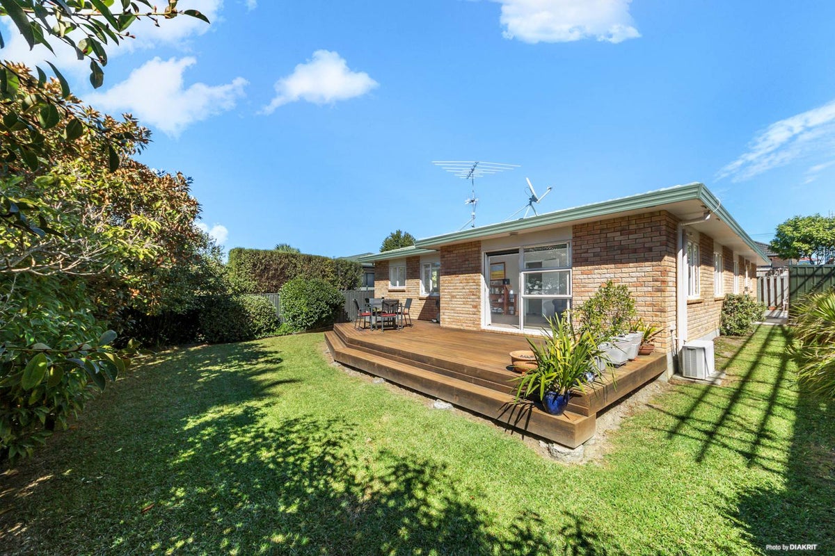 791A Te Atatu Road, Te Atatu Peninsula, Auckland - Carousel 1
