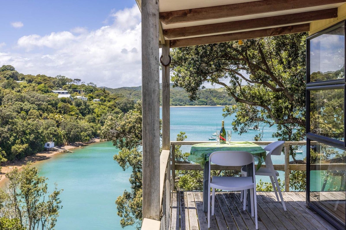 6 Pohutukawa Avenue, Ōmiha, Waiheke Island - Carousel 2