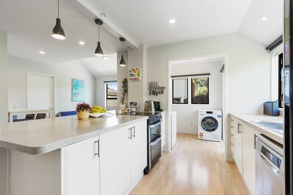 1/76 Temple Street, Meadowbank, Auckland - Carousel 1