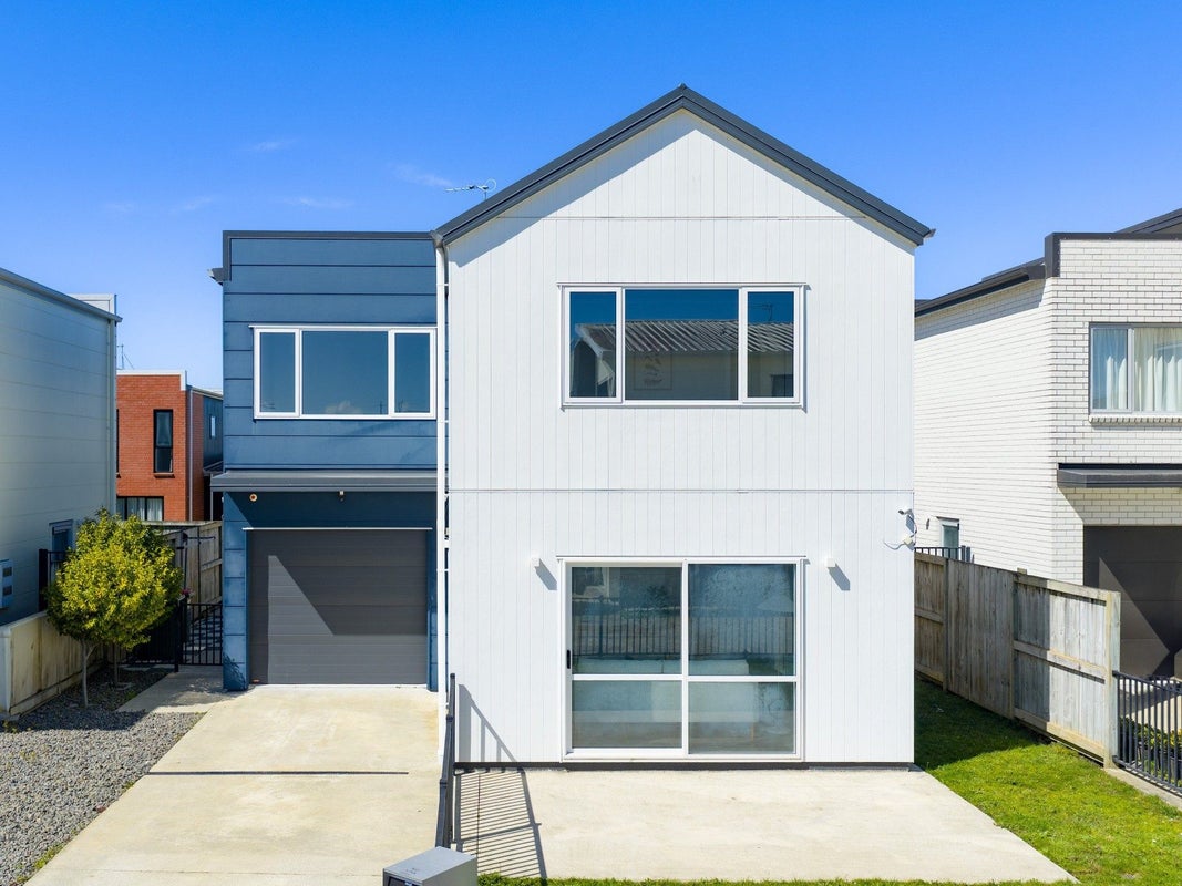 7 Ridgedale Crescent, Flagstaff, Hamilton - Carousel 1