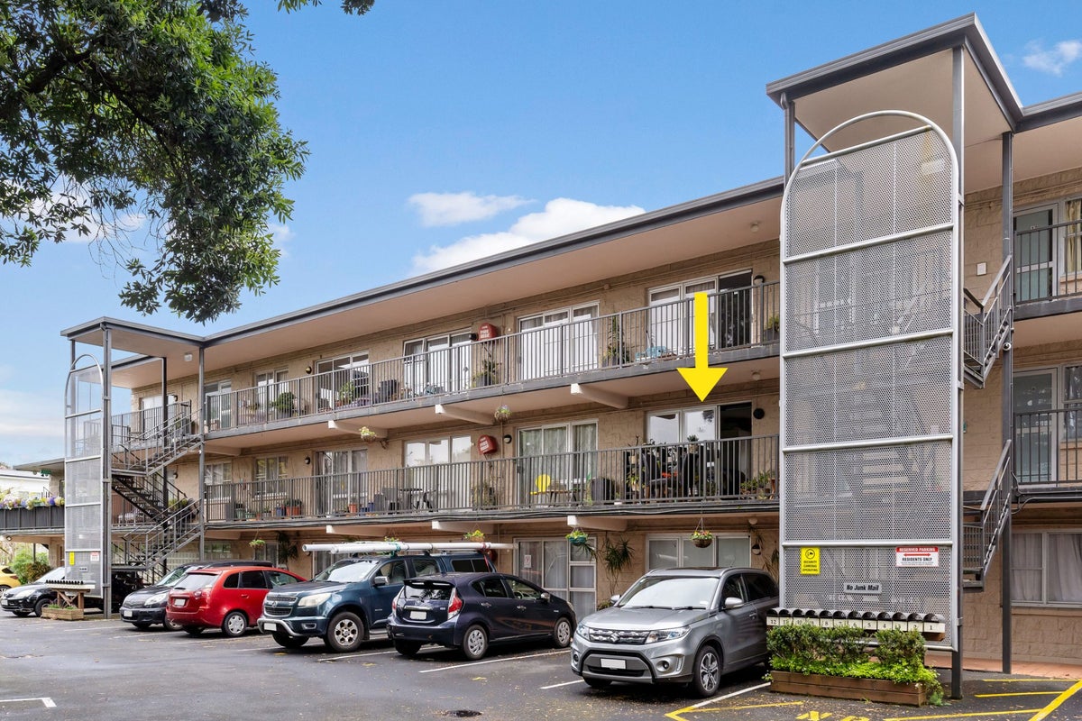 10/43 Woodward Road, Mount Albert, Auckland - Carousel 1