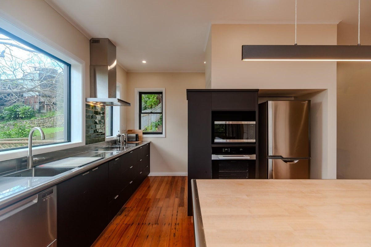 9 Elphinstone Avenue, Strathmore Park, Wellington - Carousel 2