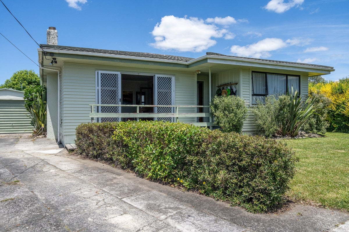 6 Gwendoline Place, Glenview, Hamilton - Carousel 2