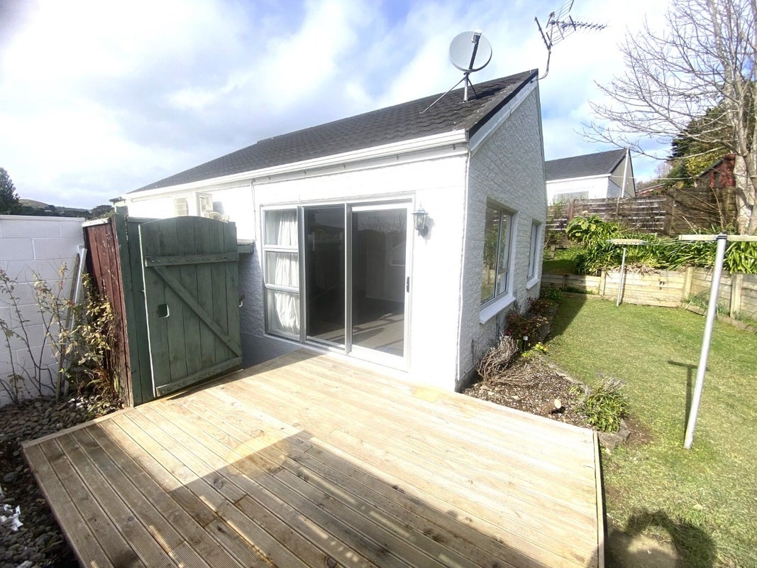 24B Caesars Place, Churton Park, Wellington - Carousel 1