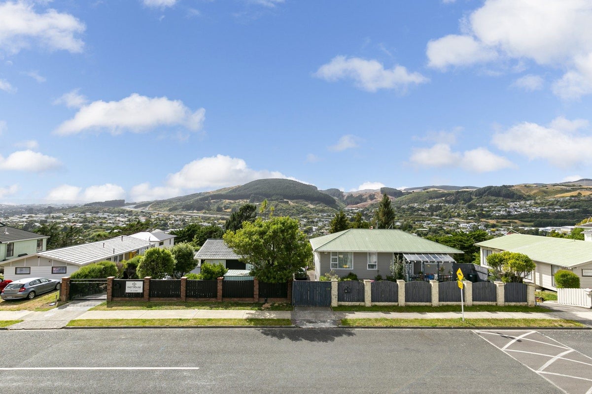 56 Fyvie Avenue, Tawa, Wellington - Carousel 15