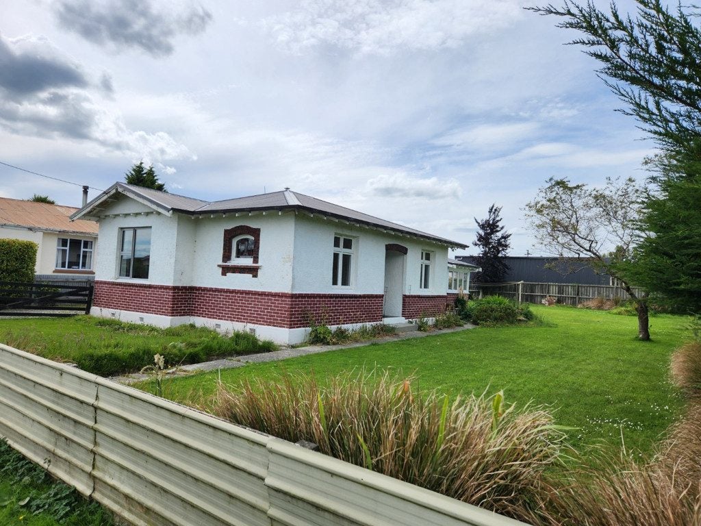 8 Waverley Street, East Gore, Gore - Carousel 1