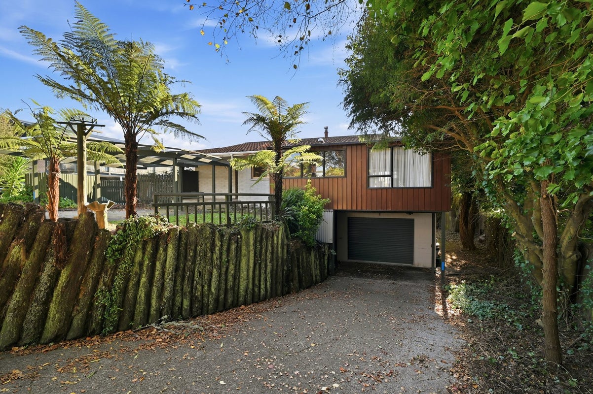 12 Morey Street, Owhata, Rotorua - Carousel 1