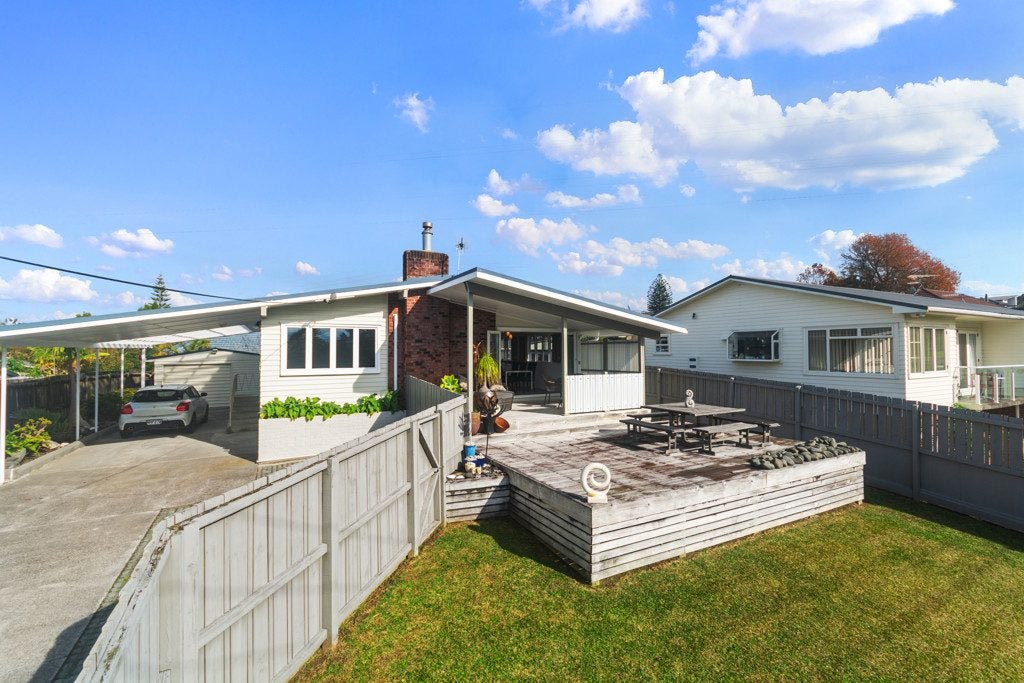 29 Lyndhurst Road, Te Atatu South, Waitakere City, Auckland - Carousel 2