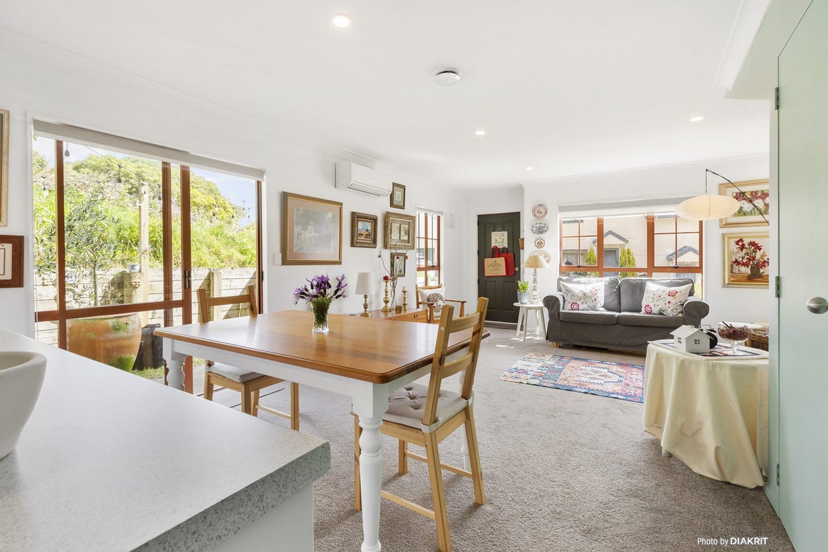 79A Woodhouse Avenue, Karori, Wellington - Carousel 2