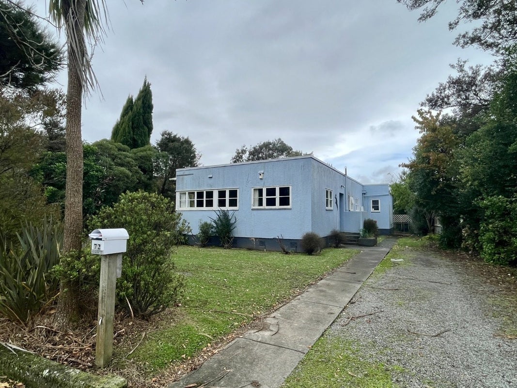 72 Savage Crescent, West End, Palmerston North - Carousel 1