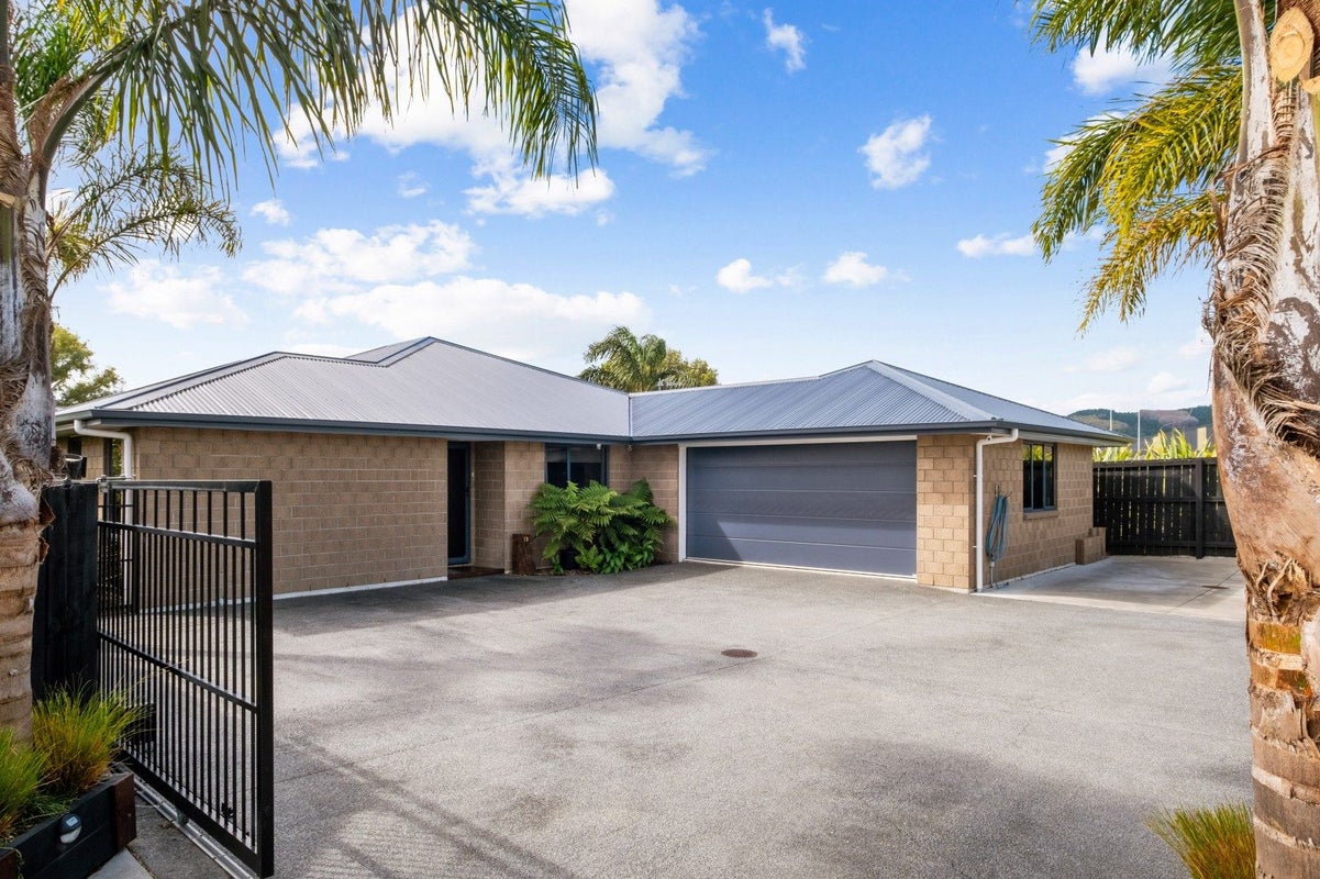 19 Fortis Place, Lytton West, Gisborne - Carousel 1