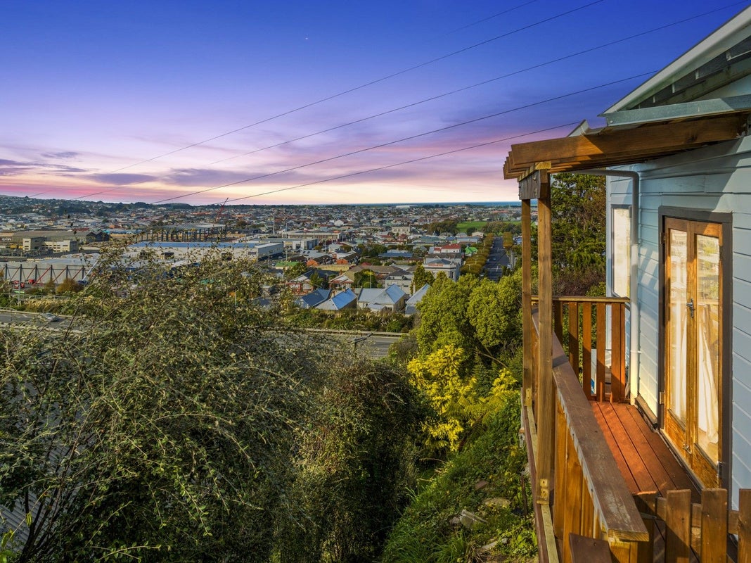 26 Bridge Street, Clyde Hill, Dunedin - Carousel 1