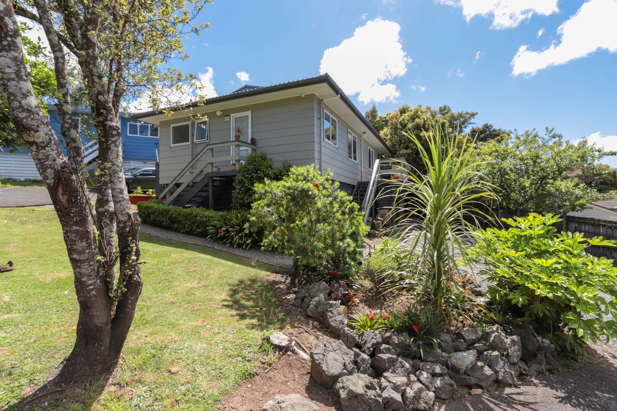 1/14 Kotinga Avenue, Glen Eden, Auckland - Carousel 1