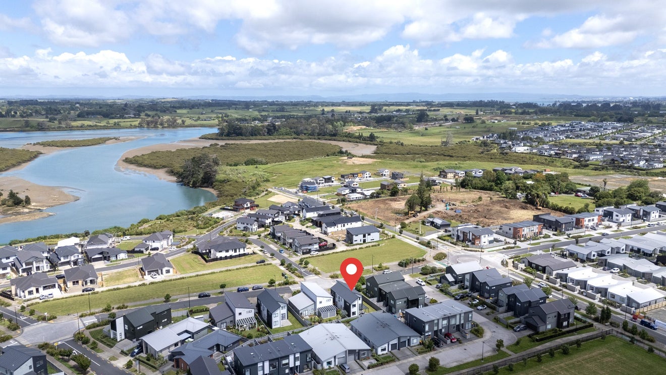 5 Parkmore Drive, Rosehill, Papakura - Carousel 24