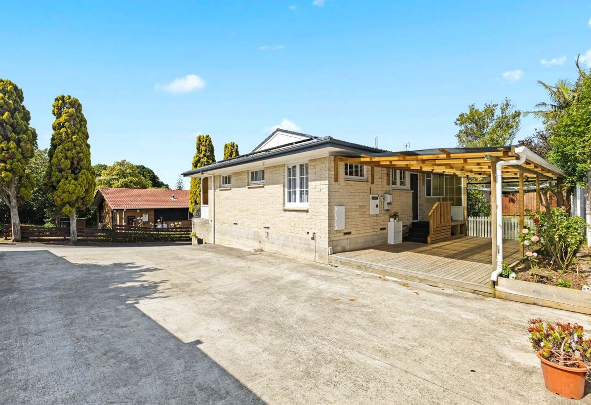 1/25 Glenmore Road, Sunnyhills, Auckland - Carousel 1