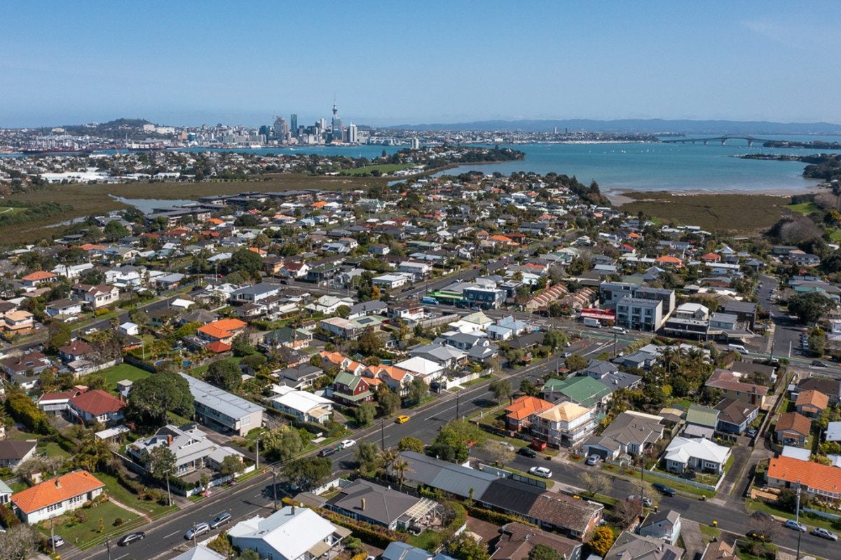 3/50 Old Lake Road, Narrow Neck, Auckland - Carousel 35
