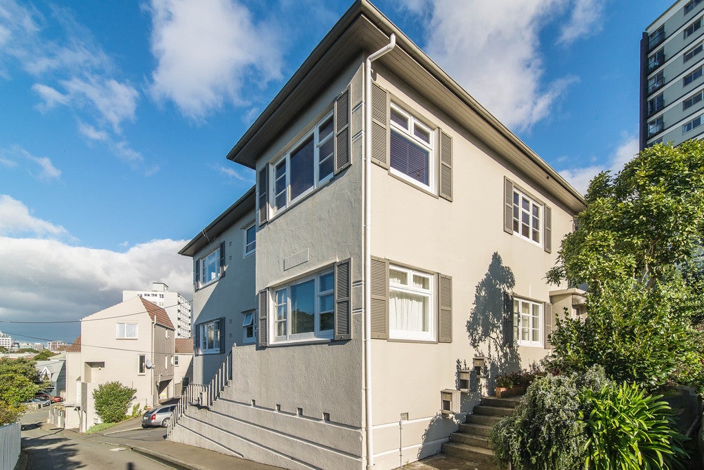 3/7 Stowe Hill, Thorndon, Wellington - Carousel 1