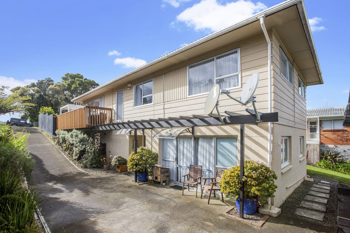 49 Girrahween Drive, Totara Vale, Auckland - Carousel 1