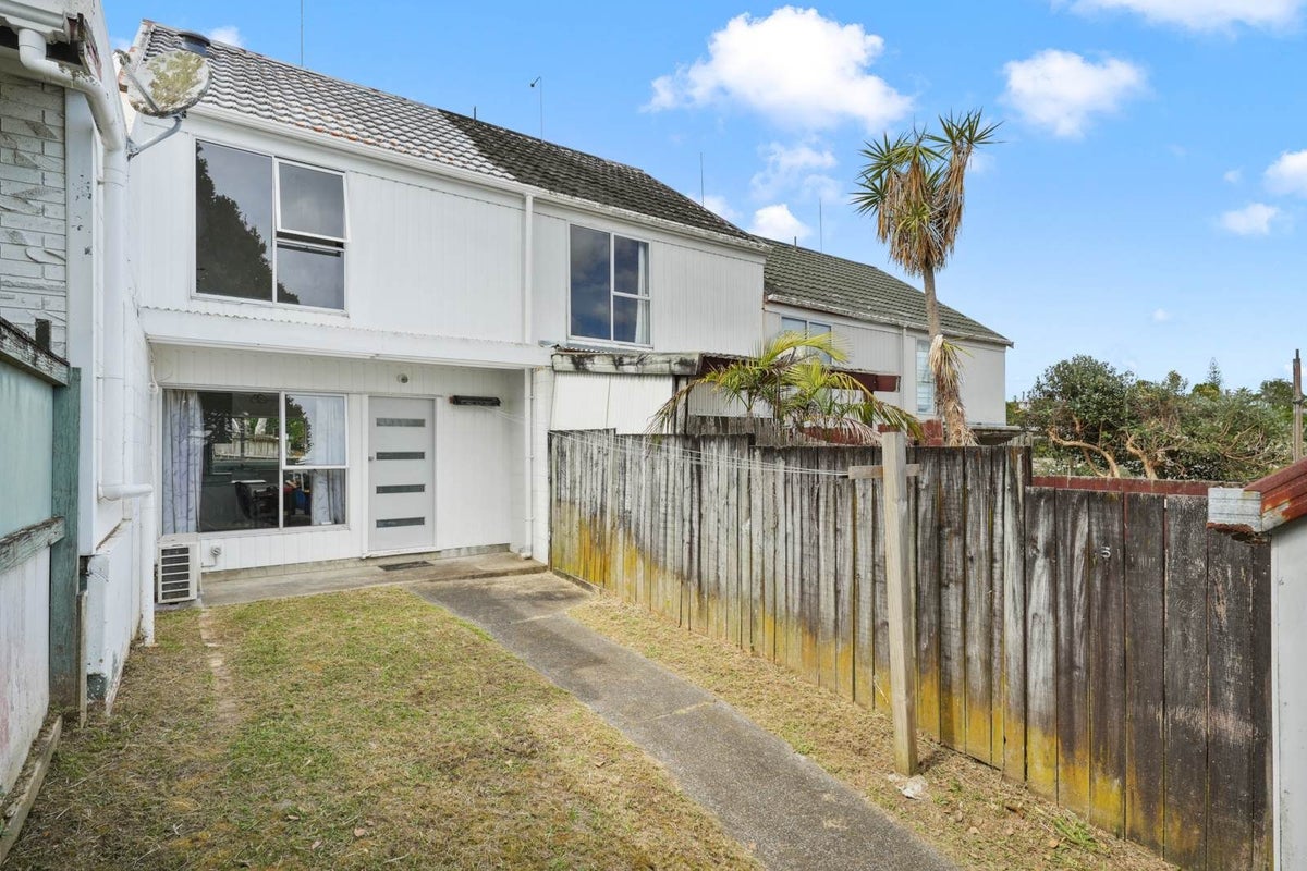 4/106 West Coast Road, Glen Eden, Auckland - Carousel 1