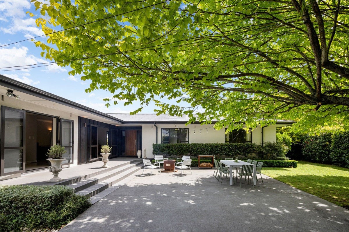 8 Bailey Avenue, Claudelands, Hamilton - Carousel 1