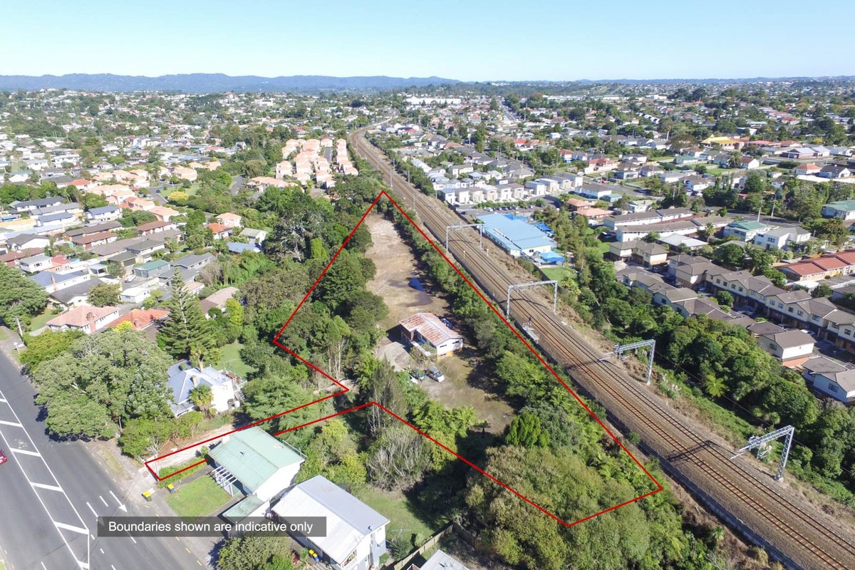 25A Titirangi Road, New Lynn, Auckland - Carousel 1
