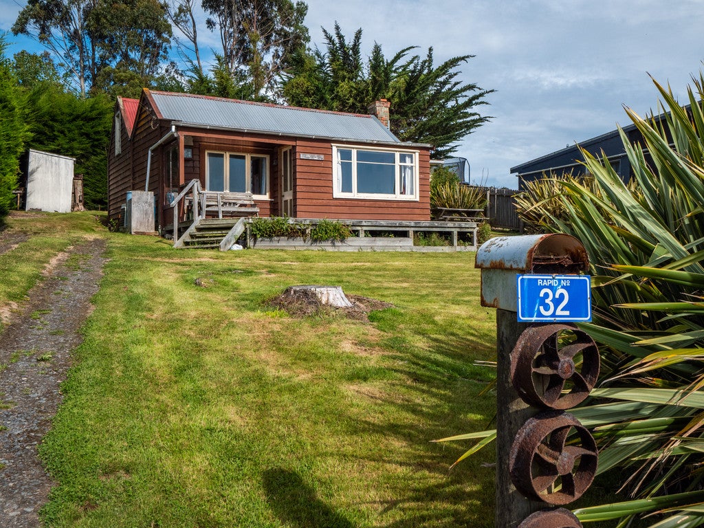32 Peace Street, Brighton - Carousel 1